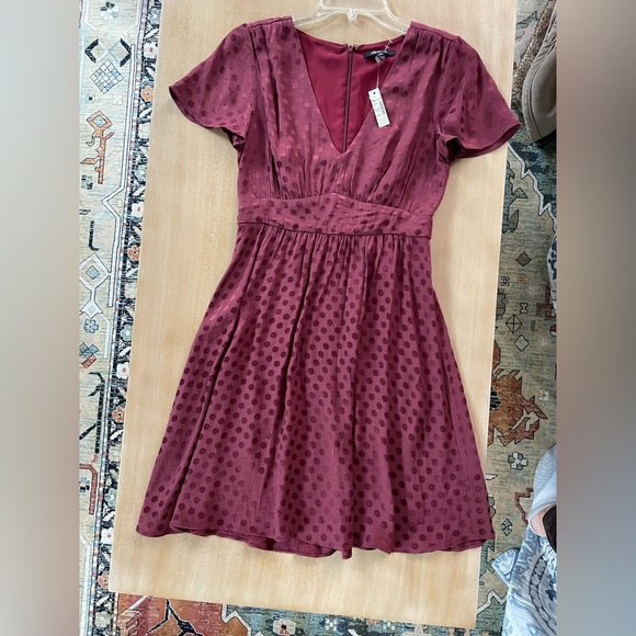 NWT Madewell V-Neck Fit-and-Flare Dress in Dot Jacquard Maroon - Picture 5 of 7